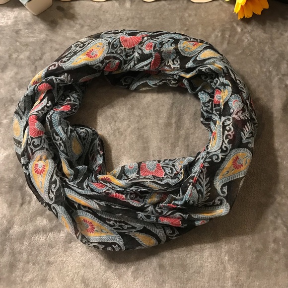 **Beautiful** Infinity Scarf! - Picture 2 of 3